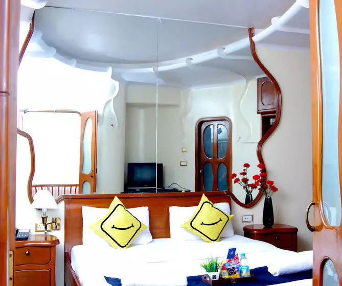 هتل Stay Vista Rooms Near Mumbai Airport