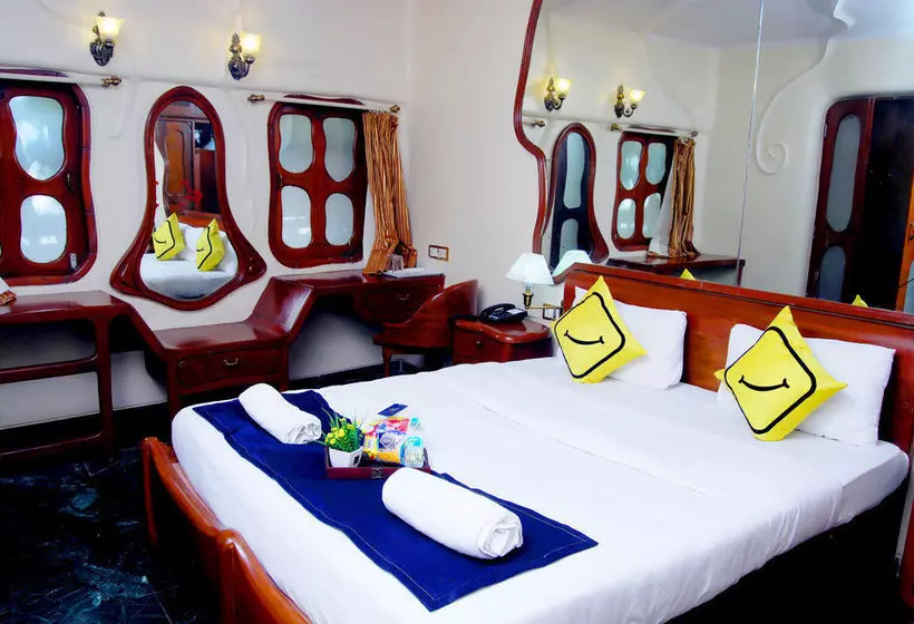 هتل Stay Vista Rooms Near Mumbai Airport