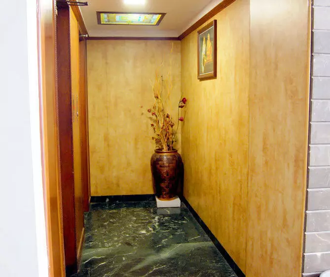 هتل Stay Vista Rooms Near Mumbai Airport