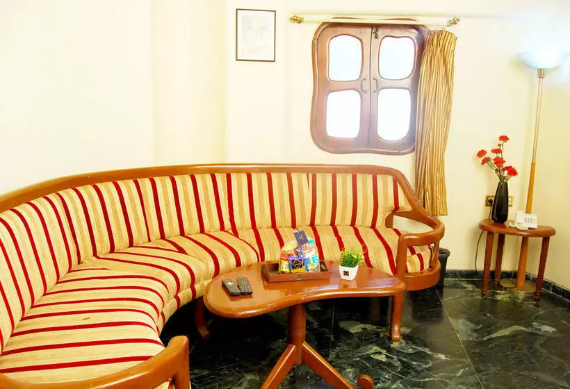 هتل Stay Vista Rooms Near Mumbai Airport