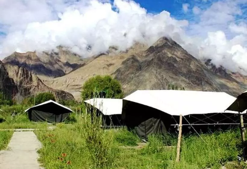 ホテル Tih Cold Desert Camp