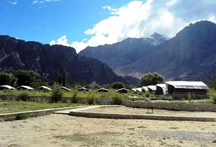 ホテル Tih Cold Desert Camp