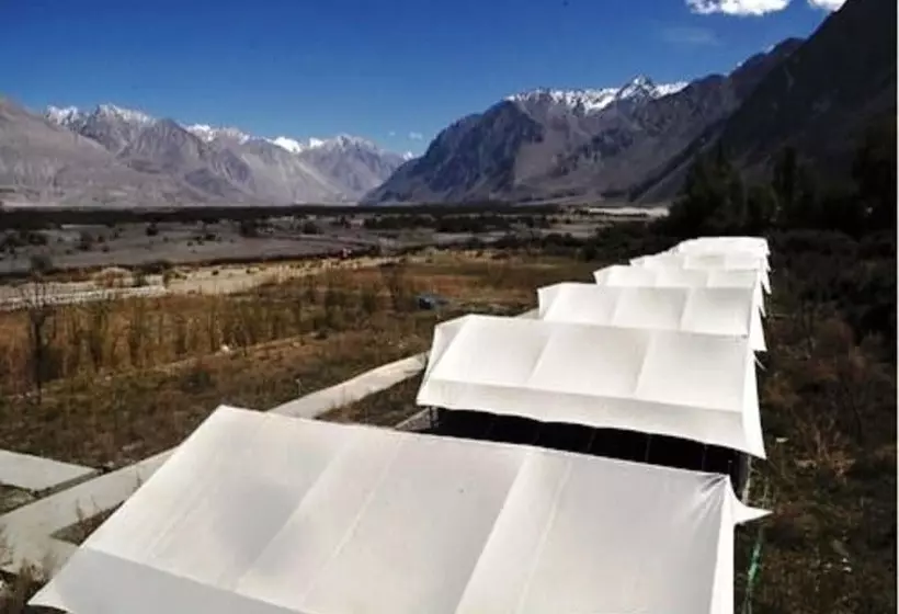 ホテル Tih Cold Desert Camp