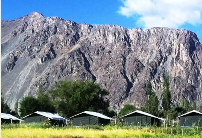 ホテル Tih Cold Desert Camp