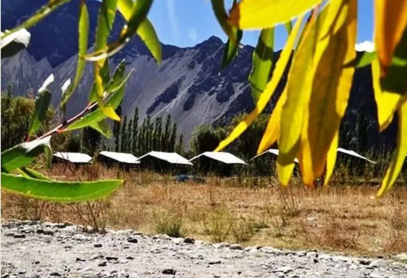 ホテル Tih Cold Desert Camp