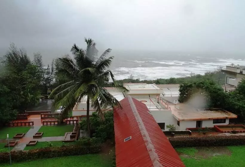 בית מלון כפרי Abhishek Beach Resort & Spa