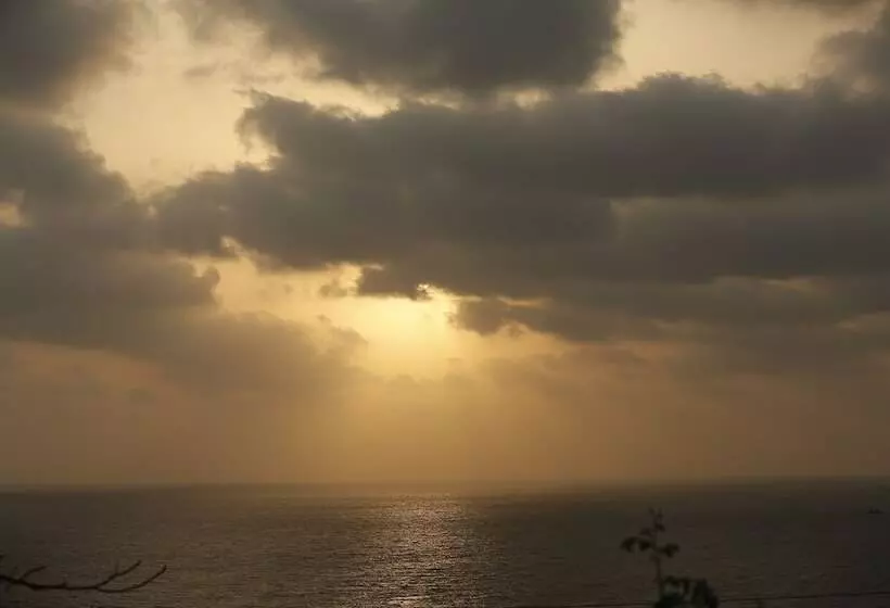 בית מלון כפרי Abhishek Beach Resort & Spa