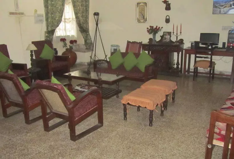 膳宿费 Madeleine Inn Guest House