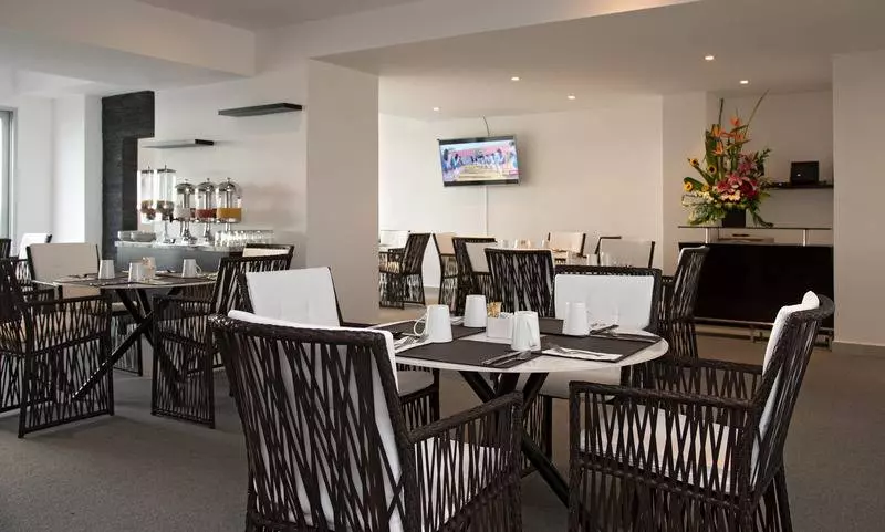 Suites Malecon Cancun