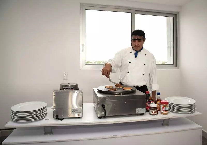 Suites Malecon Cancun