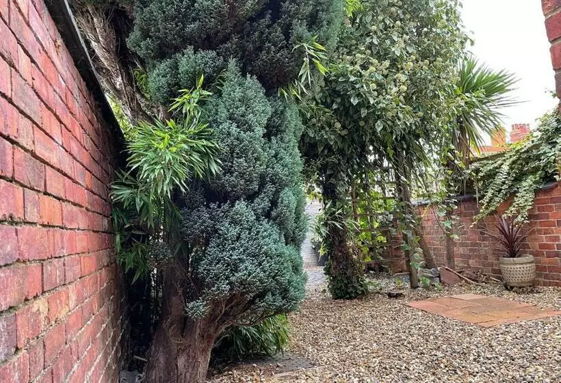 Aamiaismajoitus (B&B) Rooms In A Victorian Comfortable 4 Bedroom House In Milton Keynes Rooms Not En Suites