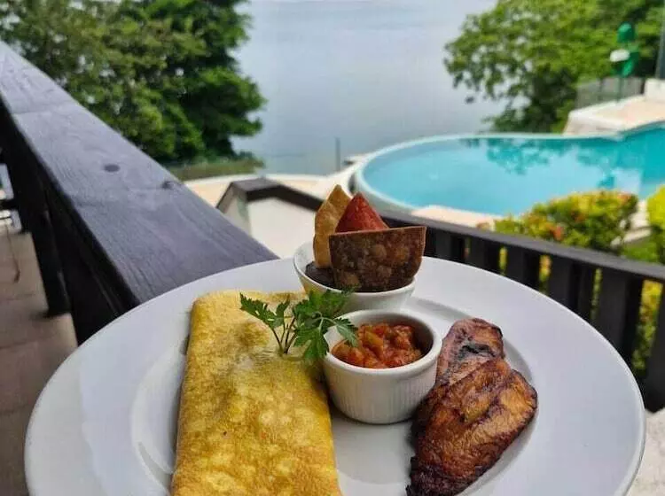 G Boutique Hotel At San Andres Peten