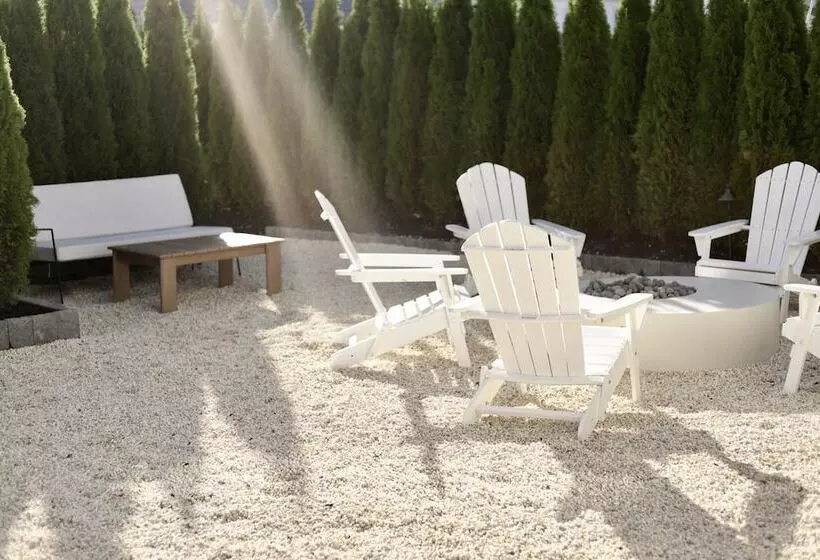 Hotelli The James Bradley