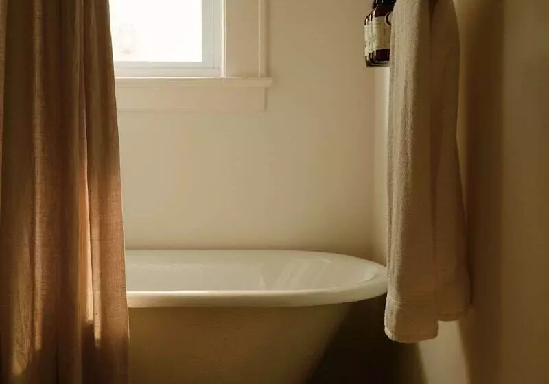 Hotelli The James Bradley