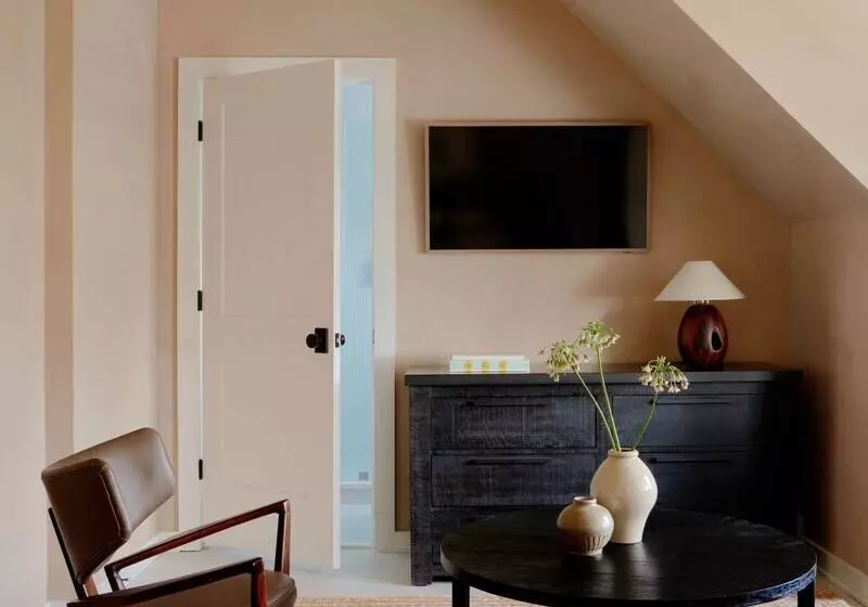 Hotelli The James Bradley