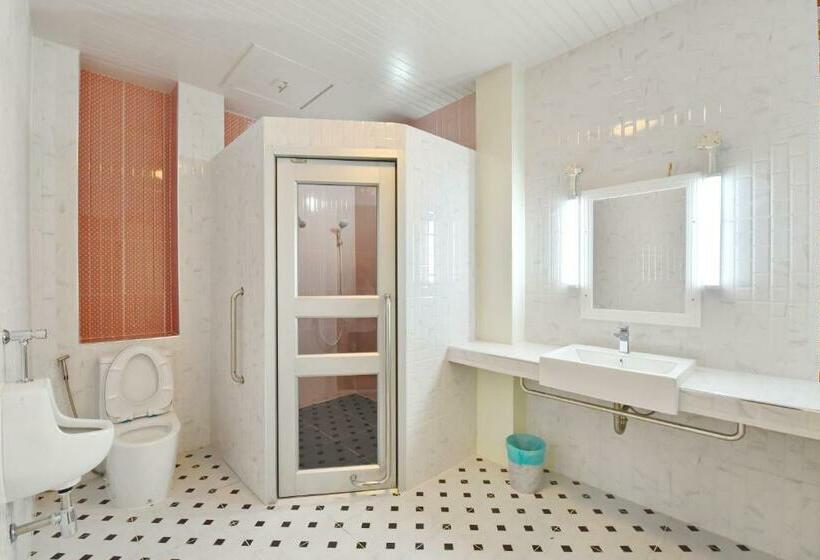 97 Merryland Apartments &