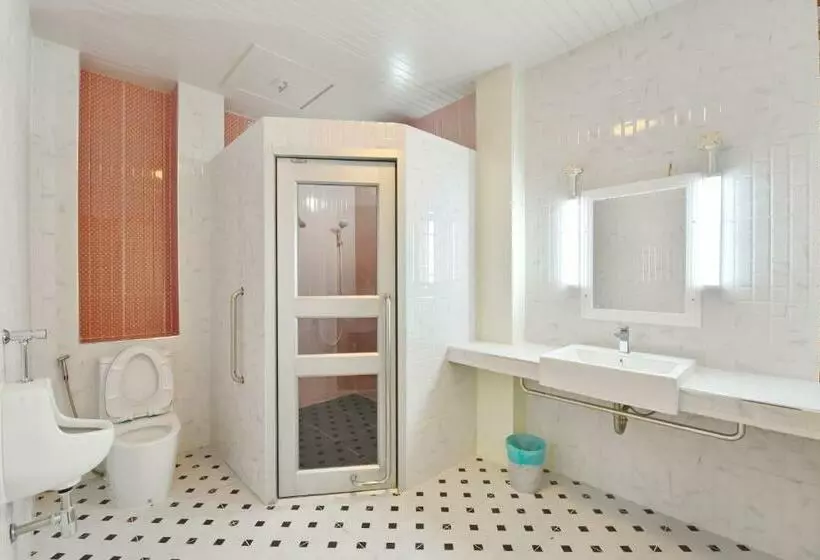 97 Merryland Apartments &