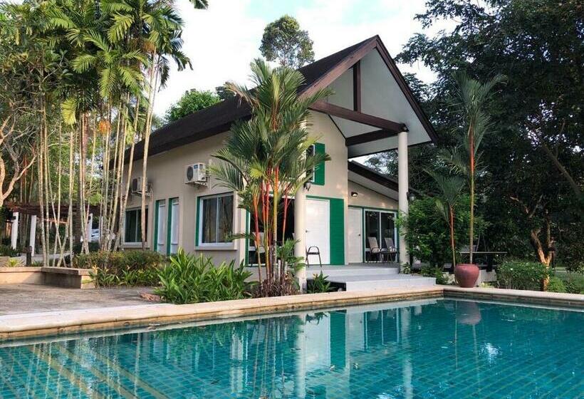 Bed and Breakfast เกษตรศิริฟาร์ม