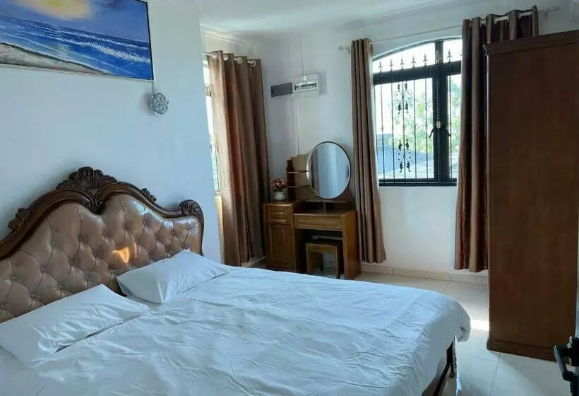 تختخواب و صبحانه Indira Villa 3