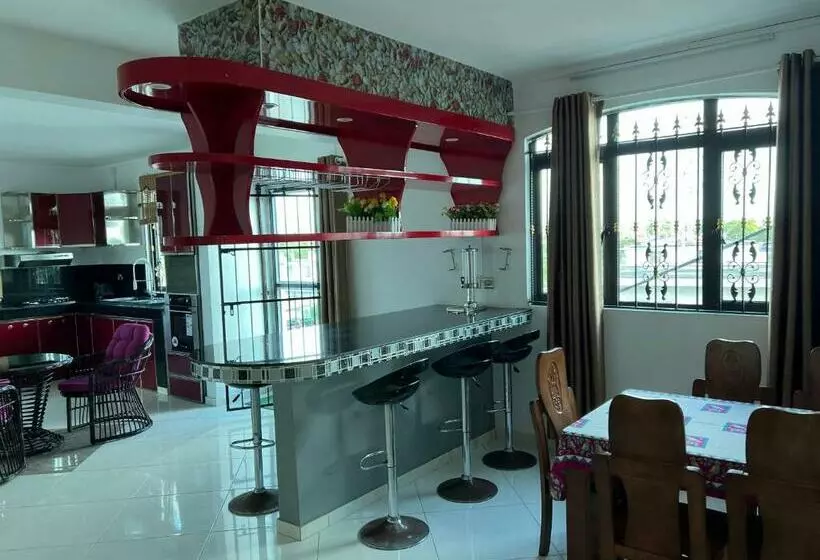 تختخواب و صبحانه Indira Villa 3