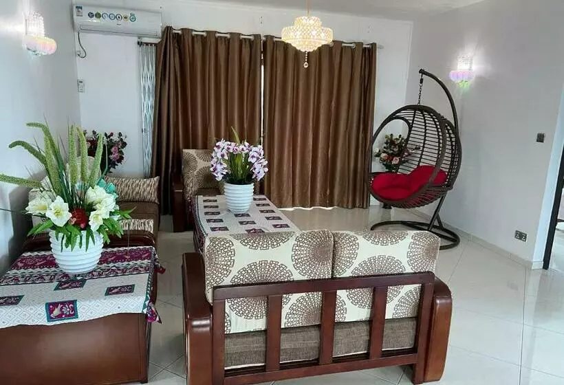تختخواب و صبحانه Indira Villa 3