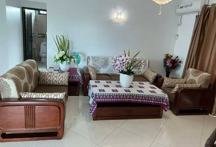 تختخواب و صبحانه Indira Villa 3
