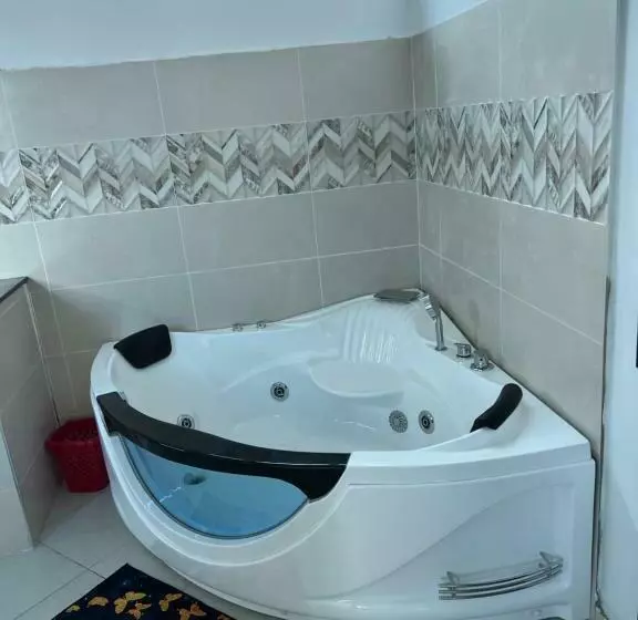 تختخواب و صبحانه Indira Villa 3