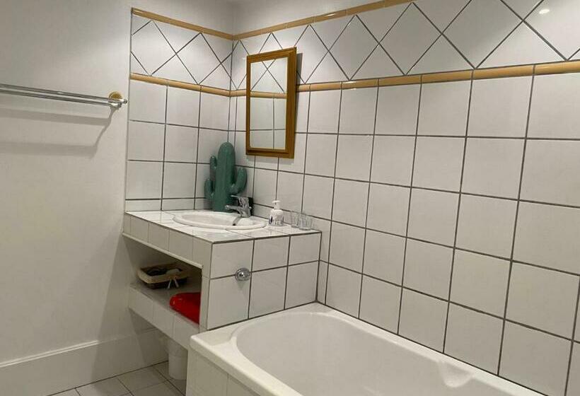 Le Pigeonnier De Saint Loup Bed And Breakfast