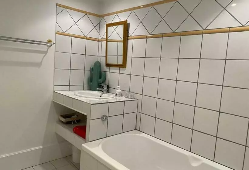 Le Pigeonnier De Saint Loup Bed And Breakfast