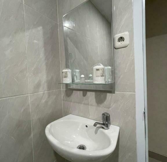 호텔 Liberta Home Seririt Bali