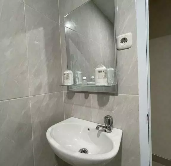 Hotelli Liberta Home Seririt Bali