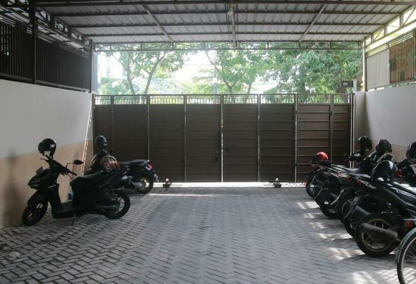 Hostel Aurora House Surabaya