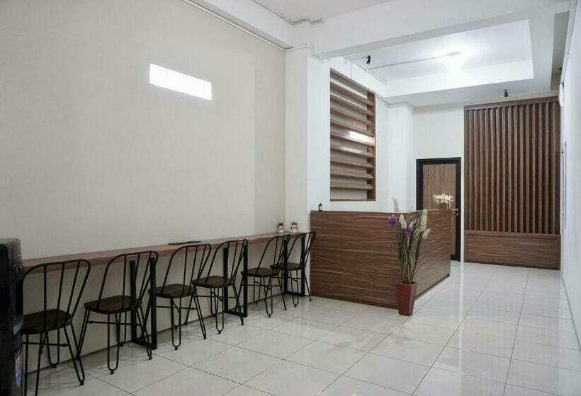 Hostel Aurora House Surabaya