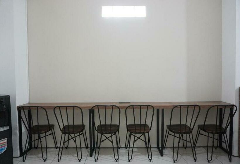 Hostel Aurora House Surabaya