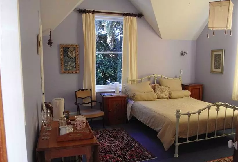 Bed and Breakfast A Woodsy House