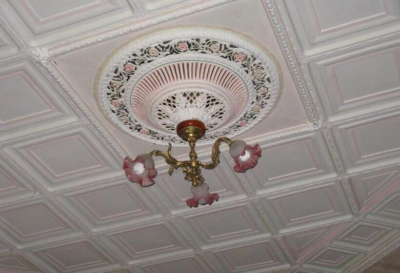 مبيت وإفطار Ugbrooke Country Estate