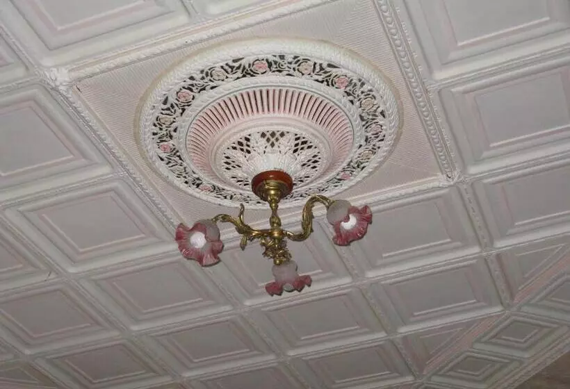 مبيت وإفطار Ugbrooke Country Estate