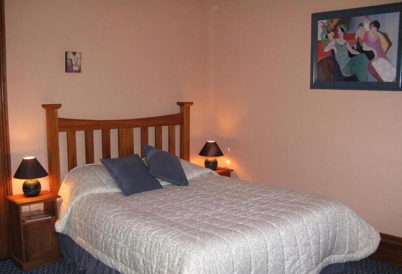 مبيت وإفطار Ugbrooke Country Estate