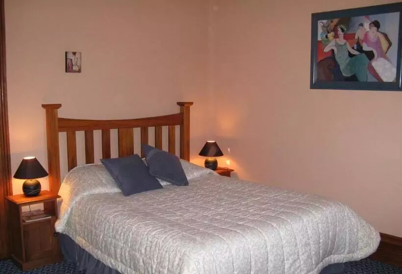 مبيت وإفطار Ugbrooke Country Estate