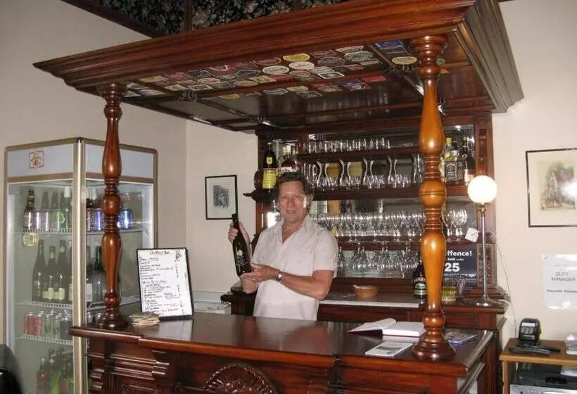 مبيت وإفطار Ugbrooke Country Estate