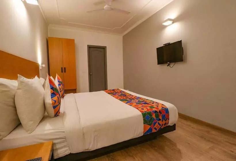 Fabhotel Lord Inn