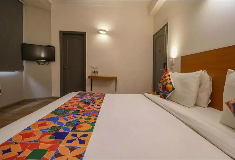 Fabhotel Lord Inn