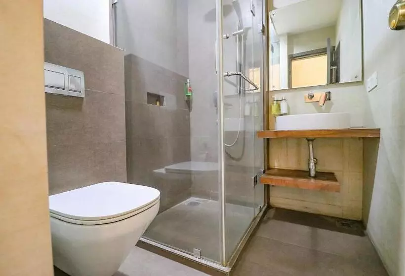 Fabhotel Lord Inn