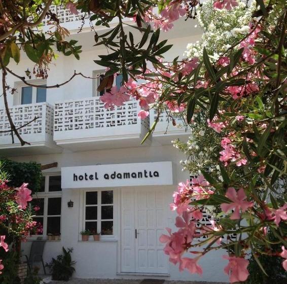 فندق Adamantia