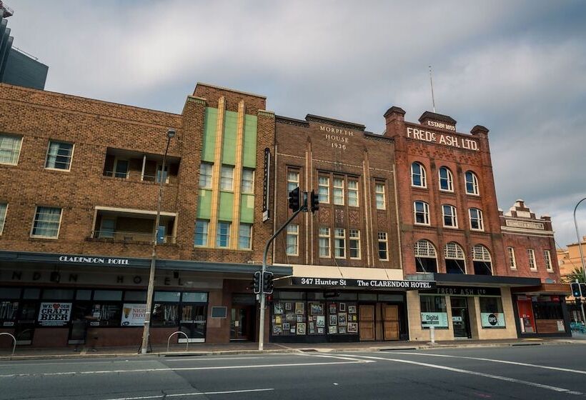 בית מלון כפרי Clarendon