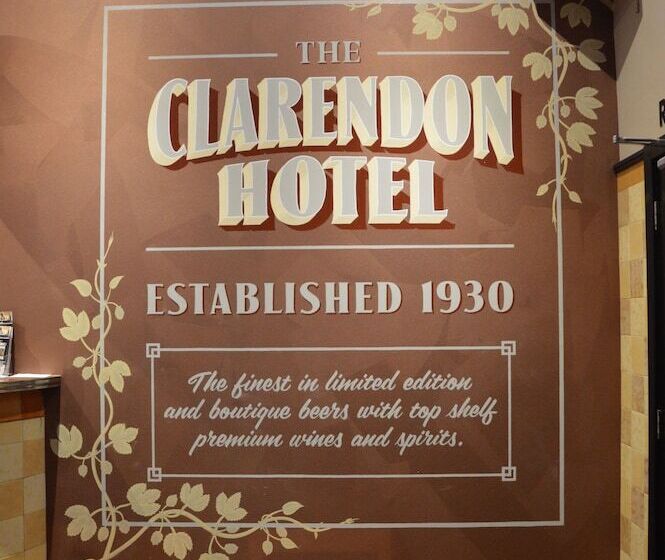 בית מלון כפרי Clarendon