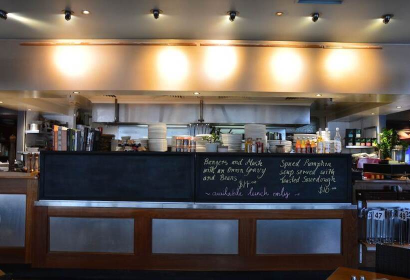 בית מלון כפרי Clarendon