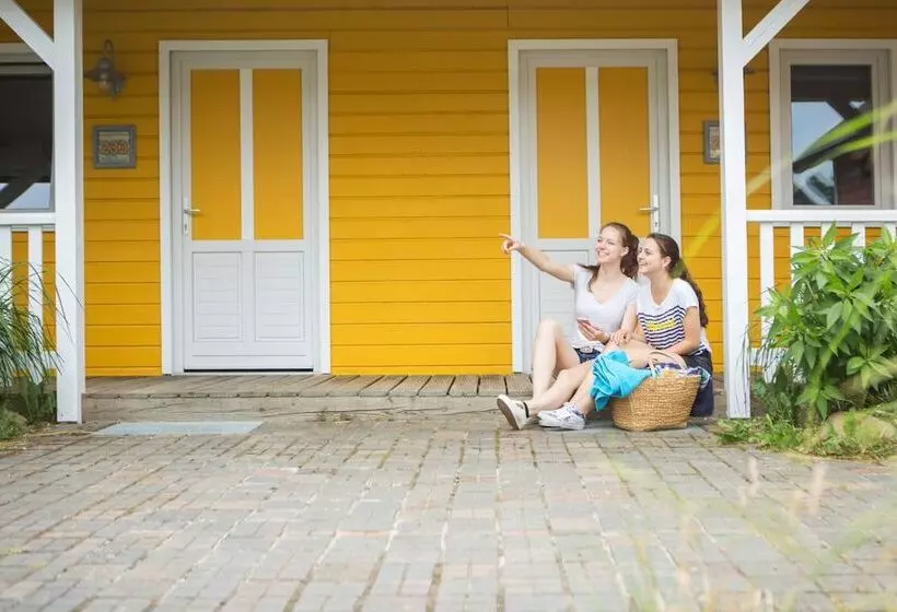 Отель Heide Park Holiday Camp