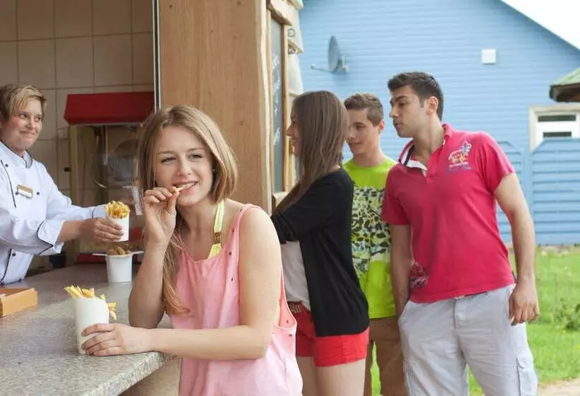 Отель Heide Park Holiday Camp