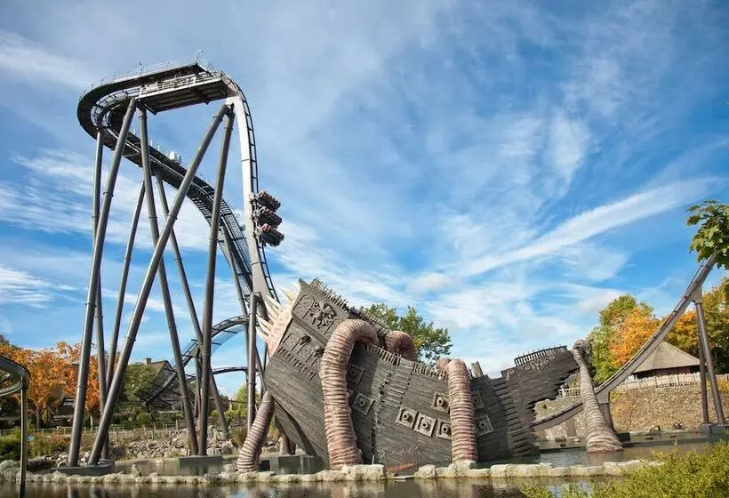 Отель Heide Park Holiday Camp